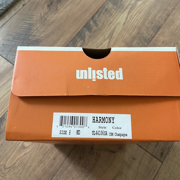 Unlisted Kenneth Cole White Sandals - Picture 8 of 8